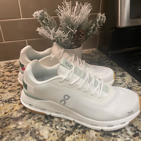 On Running White Athletic Shoes - Picture 2 of 10